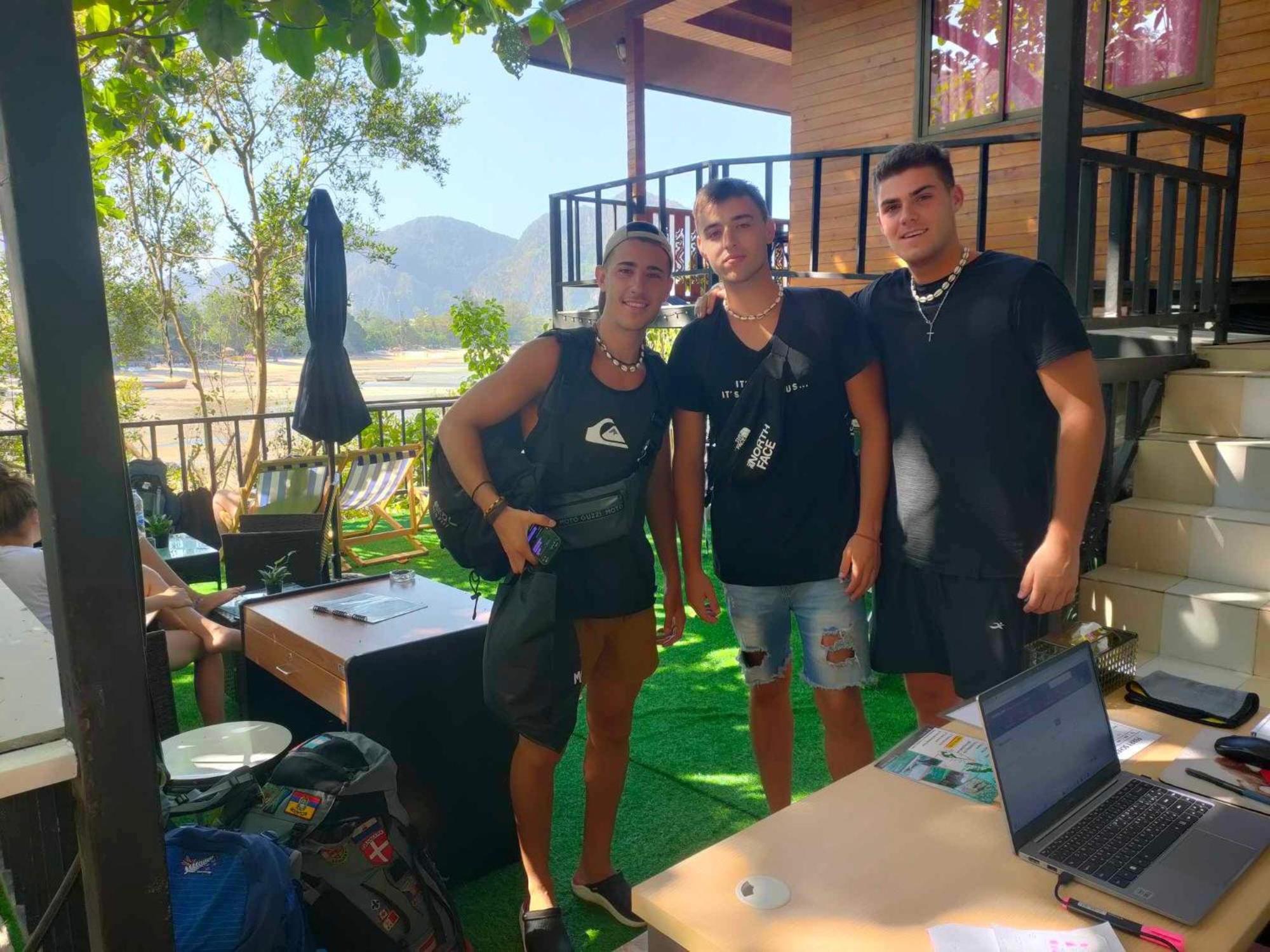 Sweed Dee Seaview Hostel Phi Phi-eilanden Buitenkant foto