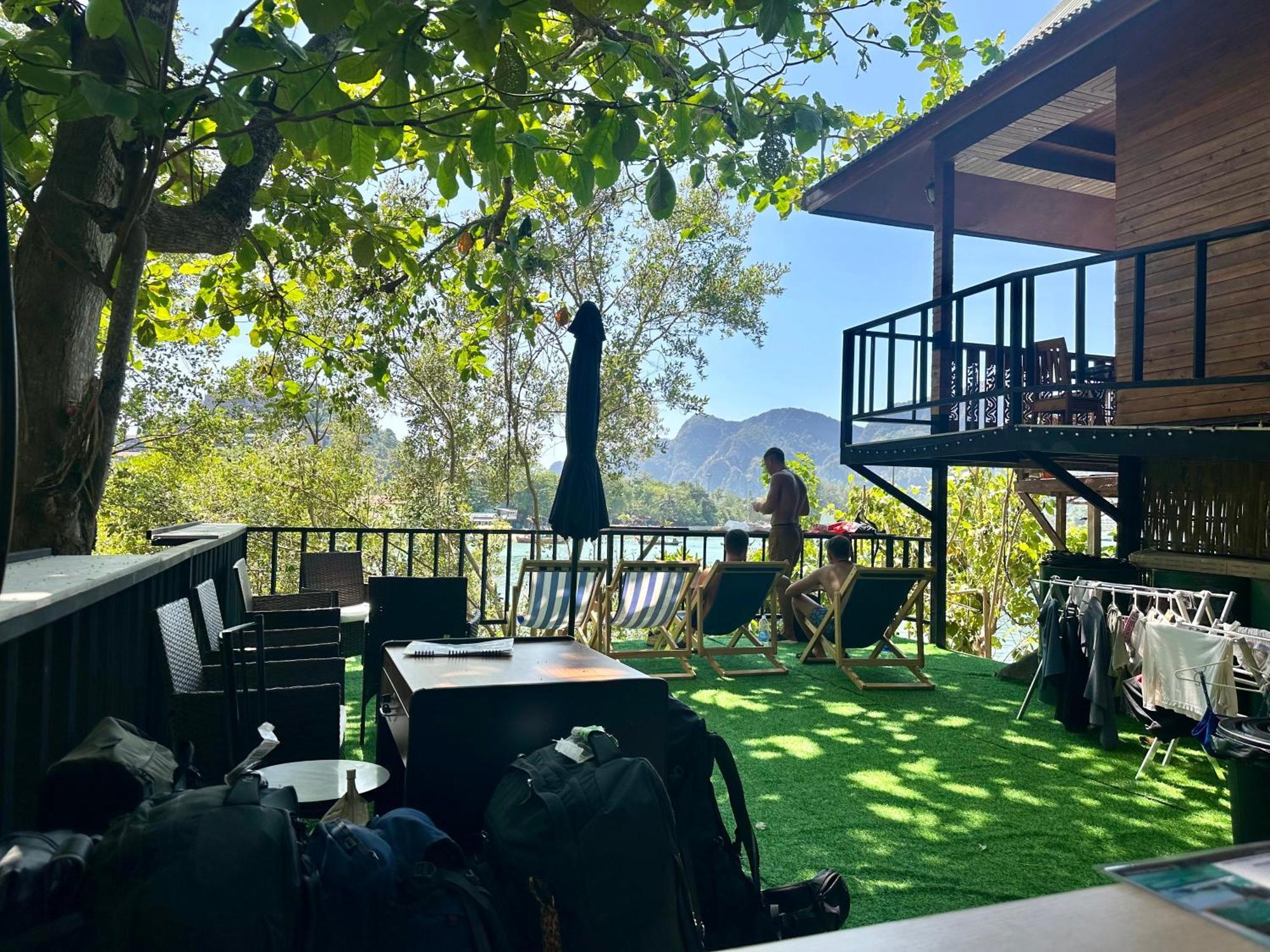 Sweed Dee Seaview Hostel Phi Phi-eilanden Buitenkant foto